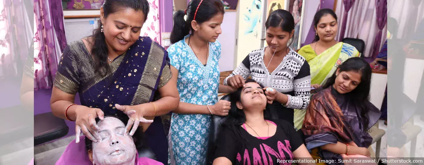 महामारी ने कैसे छीना उत्तर प्रदेश की महिलाओं से रोज़गार महामारी ने कैसे छीना उत्तर प्रदेश की महिलाओं से रोज़गार