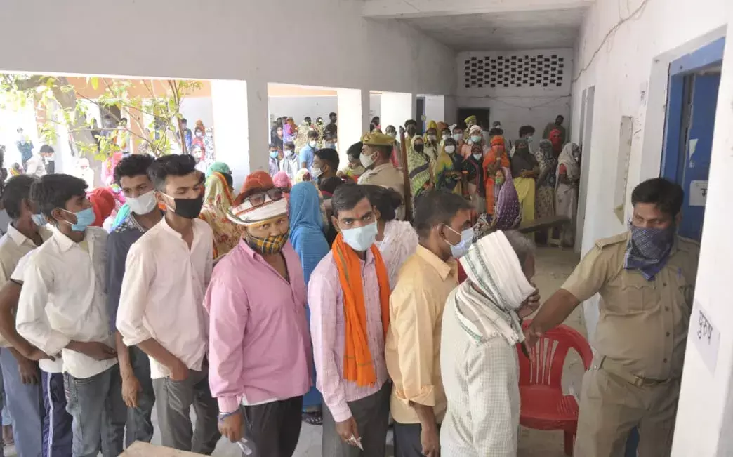 ग्राउंड रिपोर्ट: यूपी के सुपरस्प्रेडर पंचायत चुनाव, 700 शिक्षकों की कोरोना से मौत ग्राउंड रिपोर्ट: यूपी के सुपरस्प्रेडर पंचायत चुनाव, 700 शिक्षकों की कोरोना से मौत