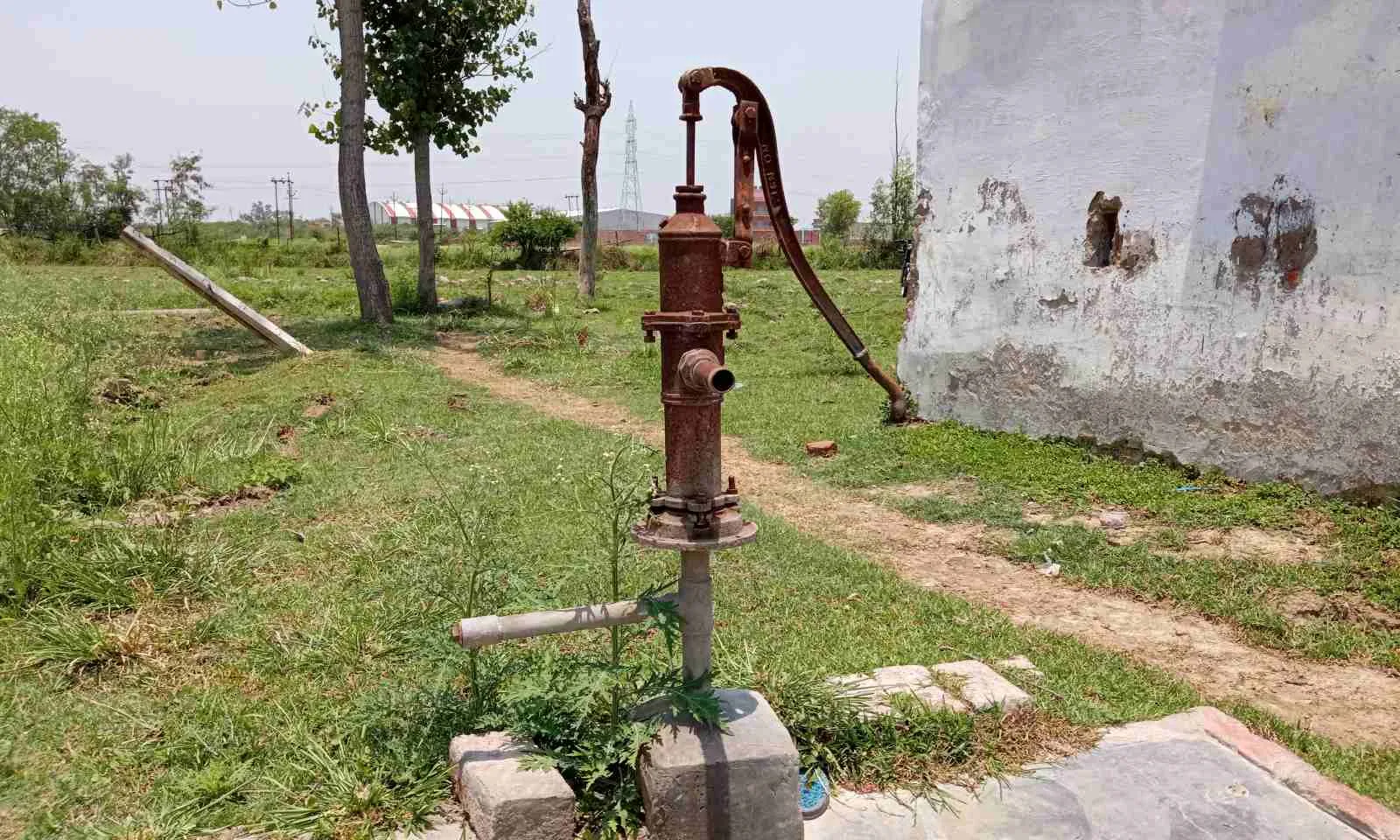 भूजल संकट की ओर बढ़ता लखनऊ, 10 साल में 20-25 मीटर नीचे जा सकता है पानी भूजल संकट की ओर बढ़ता लखनऊ, 10 साल में 20-25 मीटर नीचे जा सकता है पानी