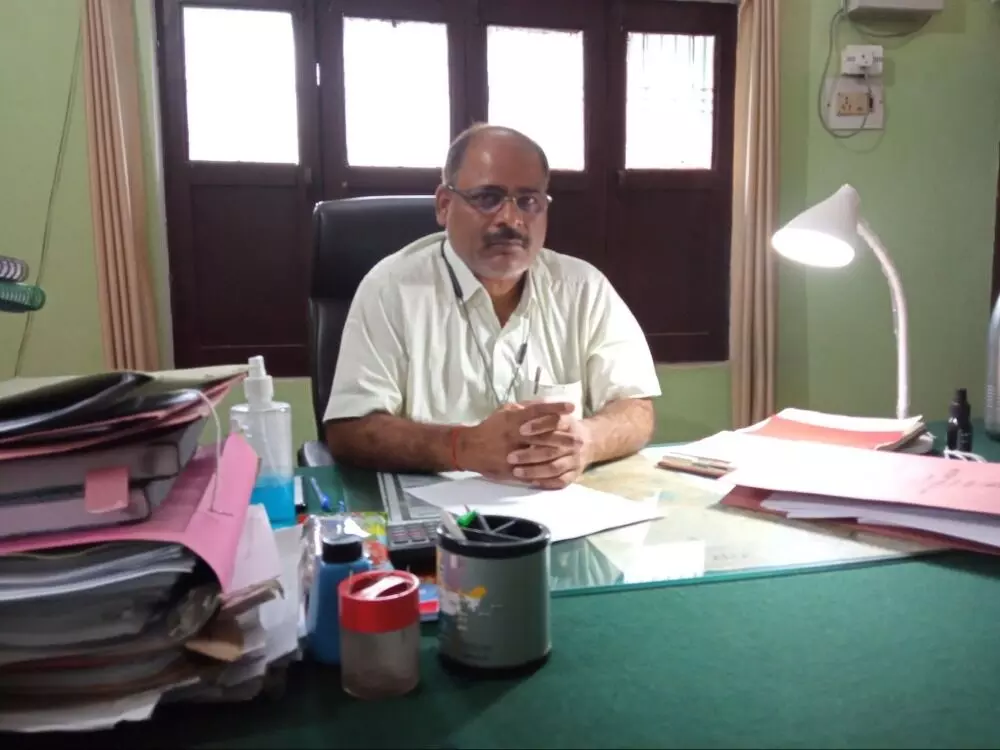 प्रयागराज के प्रभारी वनअधिकारी रणवीर मिश्रा। फोटो: रणविजय सिंह प्रयागराज के प्रभारी वनअधिकारी रणवीर मिश्रा। फोटो: रणविजय सिंह