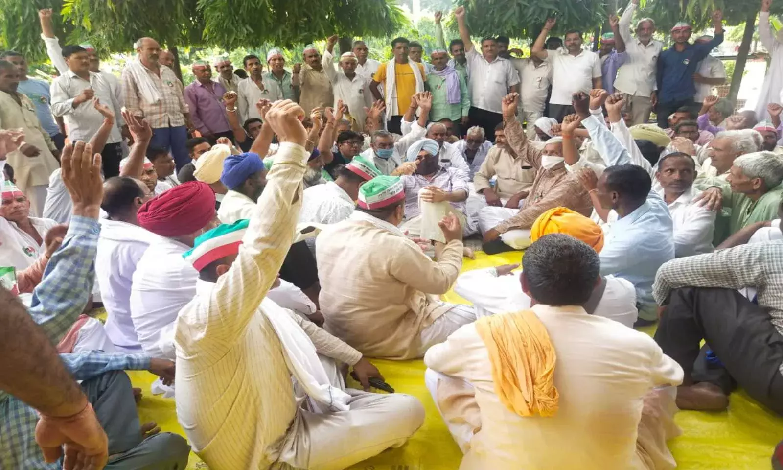 बकाया भुगतान, बढ़ती लागत: उत्तर प्रदेश के गन्ना किसानों के सामने कड़वा सच बकाया भुगतान, बढ़ती लागत: उत्तर प्रदेश के गन्ना किसानों के सामने कड़वा सच