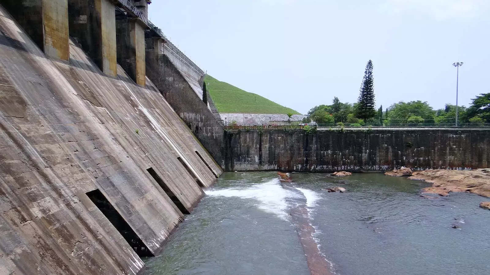 भारत जलविद्युत परियोजनाओं को बंद करे, क्यों ऐसा चाहते हैं पर्यावरणविद