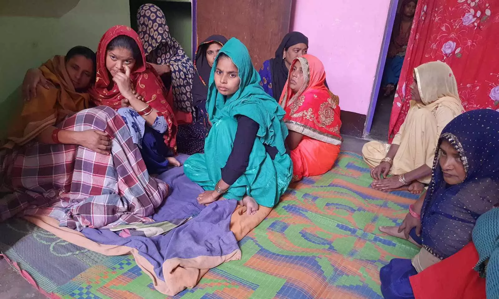 कासगंज से ग्राउंड रिपोर्ट: अल्ताफ मामले की संदिग्ध टाइमलाइन और न्याय की गुहार लगाते परिजन कासगंज से ग्राउंड रिपोर्ट: अल्ताफ मामले की संदिग्ध टाइमलाइन और न्याय की गुहार लगाते परिजन