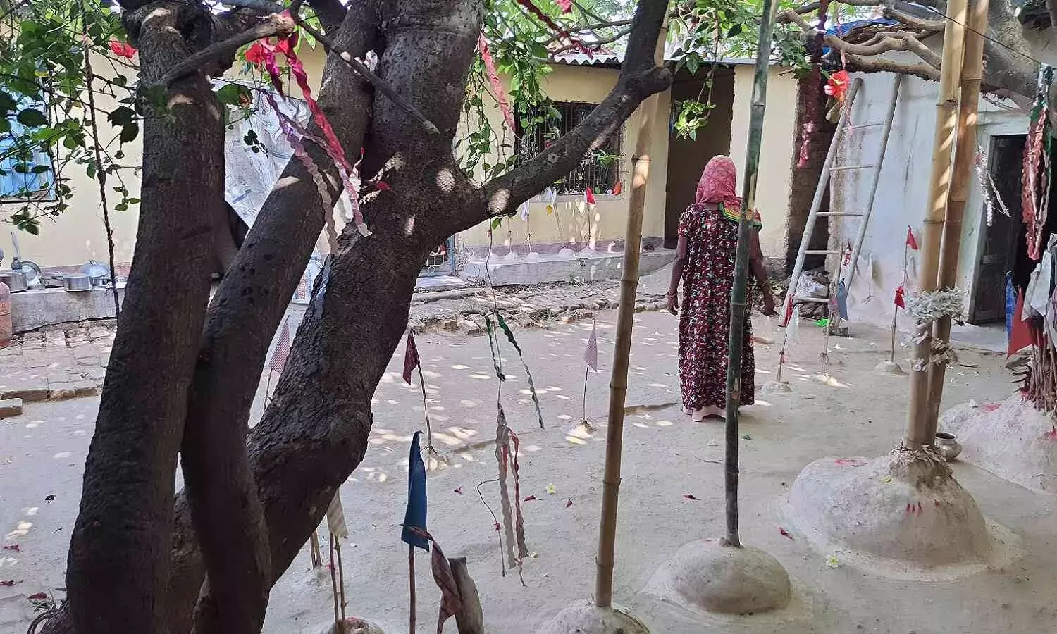 झाड़-फूंक और झोलाछाप इलाज के चंगुल में फंसी झारखंड की बड़ी आबादी झाड़-फूंक और झोलाछाप इलाज के चंगुल में फंसी झारखंड की बड़ी आबादी