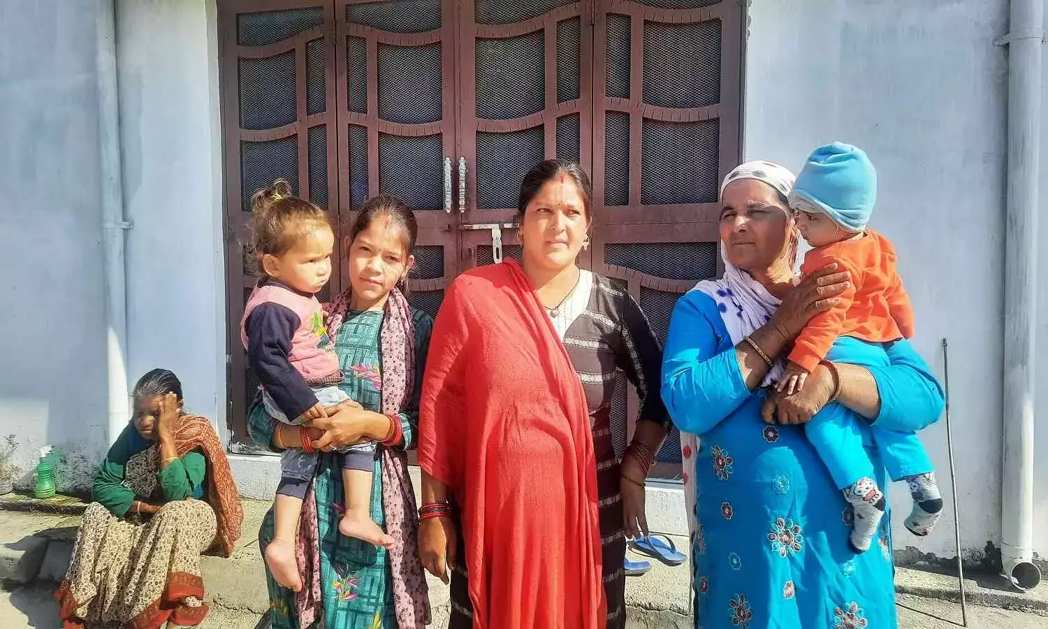 आबादी के पास हो रहे खनन से परेशान देहरादून के निवासी कर रहे है खनन नीति में बदलाव की मांग आबादी के पास हो रहे खनन से परेशान देहरादून के निवासी कर रहे है खनन नीति में बदलाव की मांग