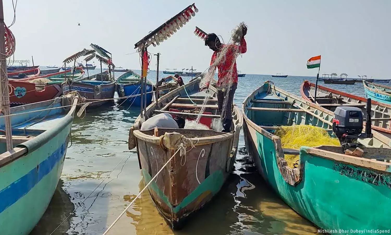 जलवायु हॉटस्पॉट: गर्म होता अरब सागर, गुजरात के पश्चिमी तट के मछुआरों की आजीविका पर संकट जलवायु हॉटस्पॉट: गर्म होता अरब सागर, गुजरात के पश्चिमी तट के मछुआरों की आजीविका पर संकट