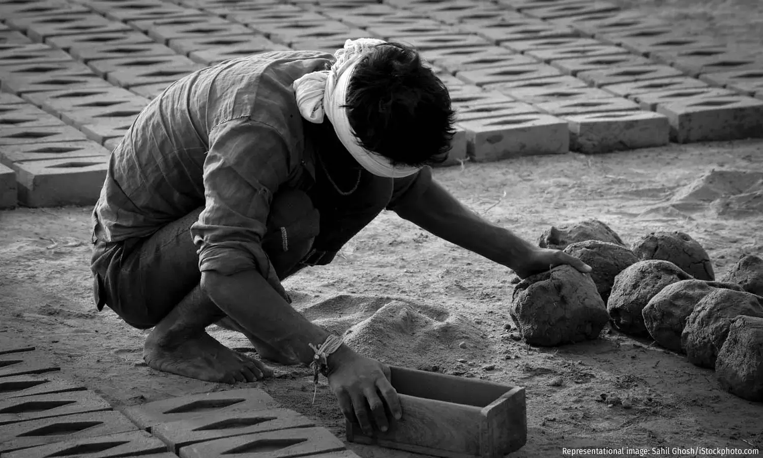 2030 तक भारत में बंधुआ मजदूरी को समाप्त करने के लक्ष्य की जमीनी हकीकत 2030 तक भारत में बंधुआ मजदूरी को समाप्त करने के लक्ष्य की जमीनी हकीकत
