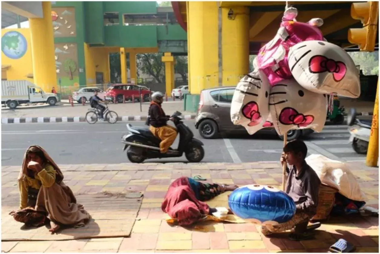 गर्मी के दिनों में दिल्ली के बेघर लोगों का संघर्ष गर्मी के दिनों में दिल्ली के बेघर लोगों का संघर्ष