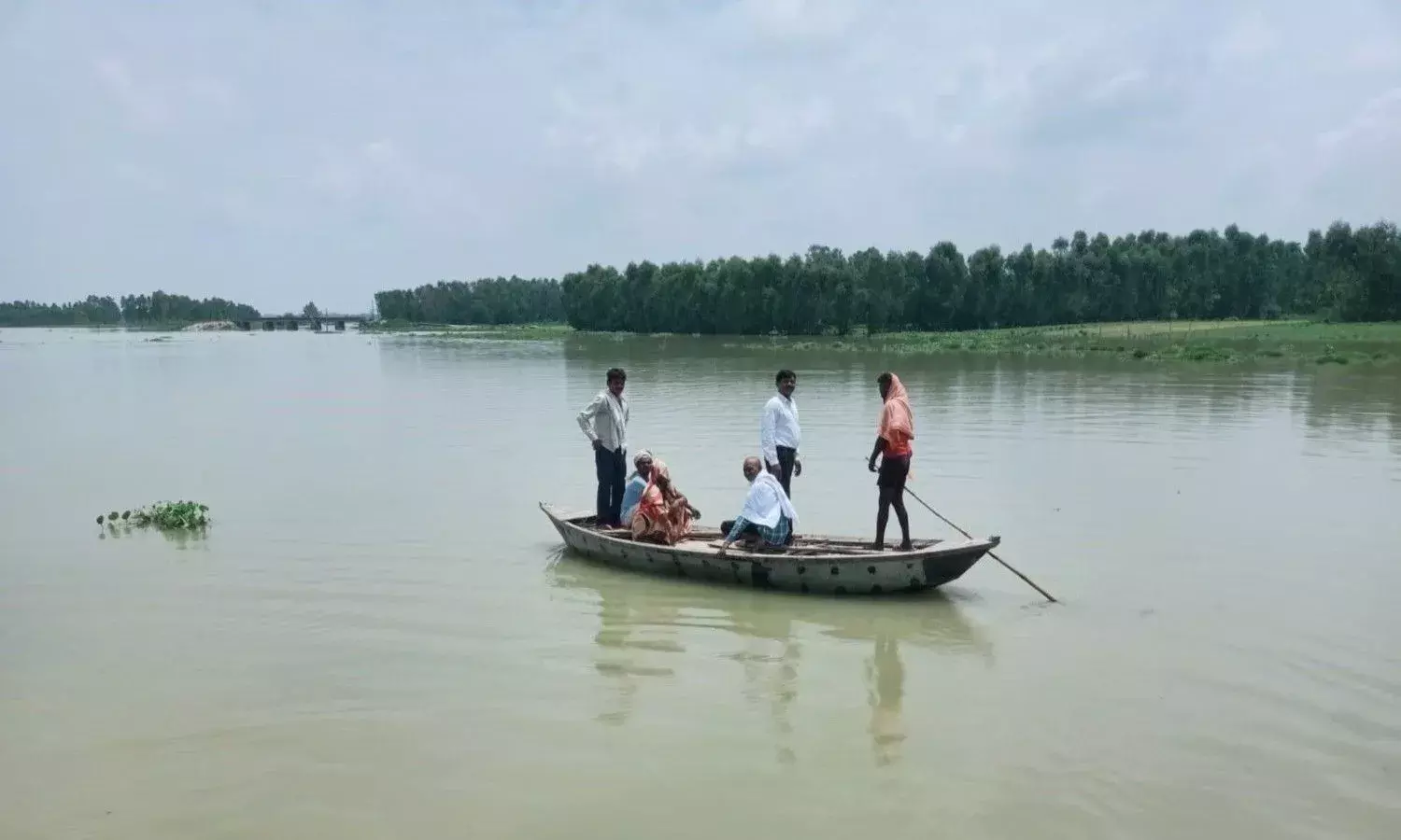 उत्तर प्रदेश: बाढ़ की चपेट में 22 जिलों के 1,400 से ज्यादा गांव, बचाव की क्या हैं तैयारियां? उत्तर प्रदेश: बाढ़ की चपेट में 22 जिलों के 1,400 से ज्यादा गांव, बचाव की क्या हैं तैयारियां?