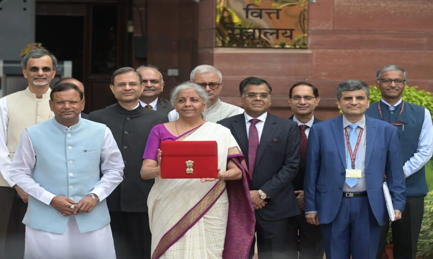 केंद्रीय बजट 2024-25: किसान, युवा और मुफ्त बिजली योजना, एक क्लिक में जानिए बजट में आपके लिए क्या है खास केंद्रीय बजट 2024-25: किसान, युवा और मुफ्त बिजली योजना, एक क्लिक में जानिए बजट में आपके लिए क्या है खास