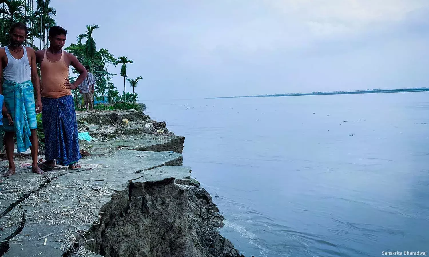असम के नदी तट का कटाव- असल नुकसान कितना, ये अभी तक साफ नहीं असम के नदी तट का कटाव- असल नुकसान कितना, ये अभी तक साफ नहीं