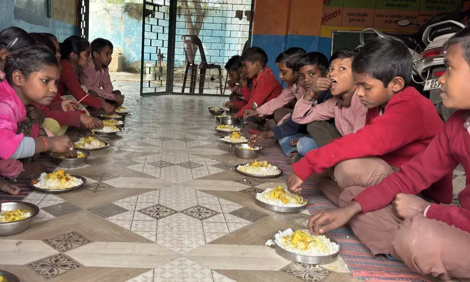 चार साल में कम हुए 1.64 करोड़ बच्चे, कहां गये 37 हजार स्कूल? चार साल में कम हुए 1.64 करोड़ बच्चे, कहां गये 37 हजार स्कूल?