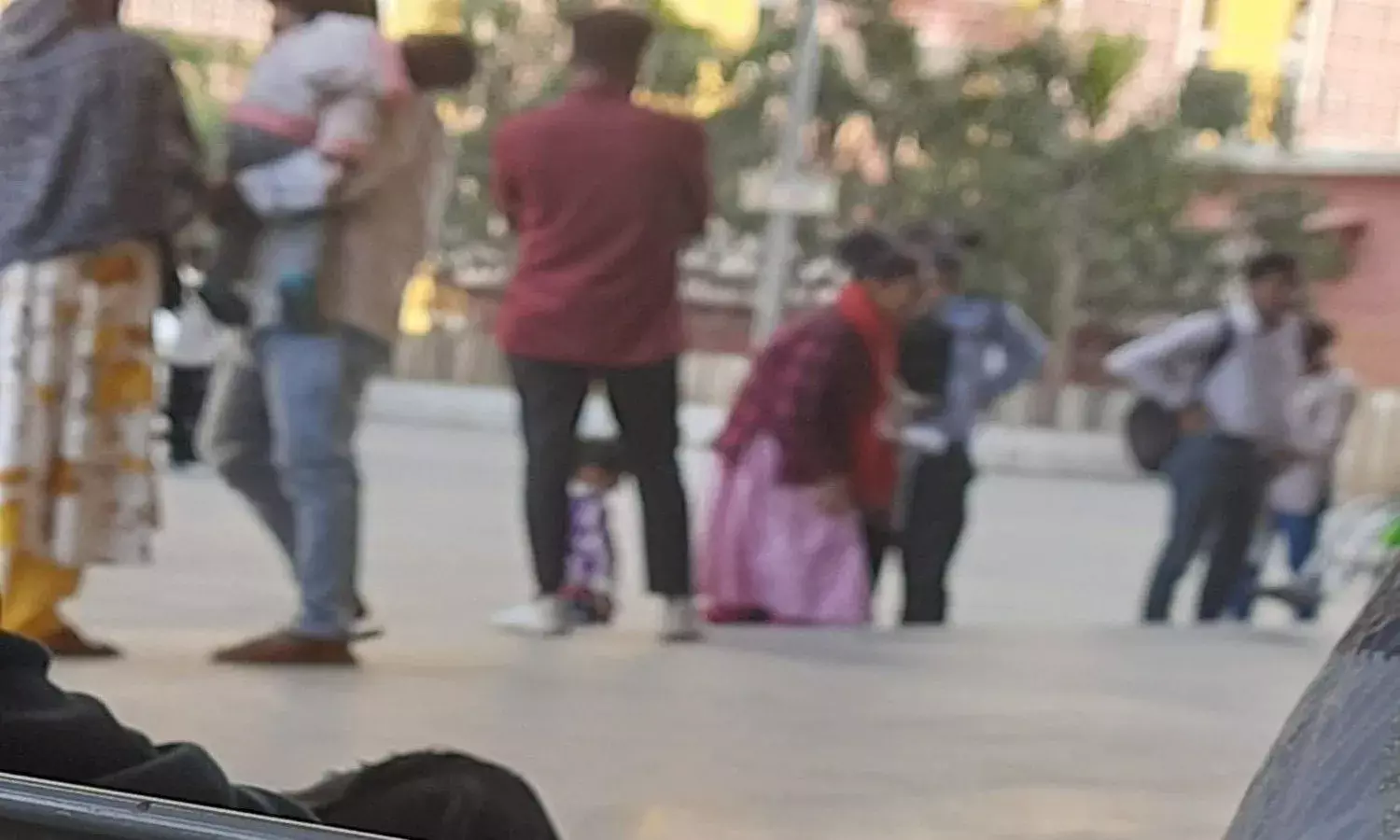 मध्यप्रदेश में मातृत्व संकट: अस्पतालों में अपमान, ठेले पर प्रसव मध्यप्रदेश में मातृत्व संकट: अस्पतालों में अपमान, ठेले पर प्रसव
