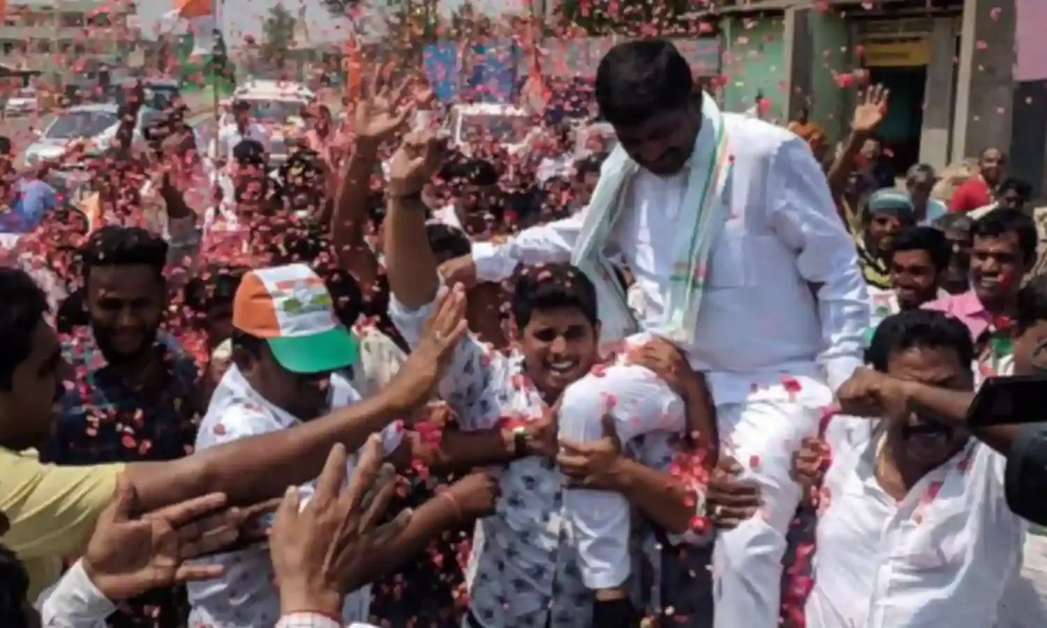 दूसरे चरण के उम्मीदवारों में से 27फीसदी करोड़पति, 47फीसदी ग्रैजुएट और 16फीसदी आपराधिक आरोपों का कर रहे हैं सामना
