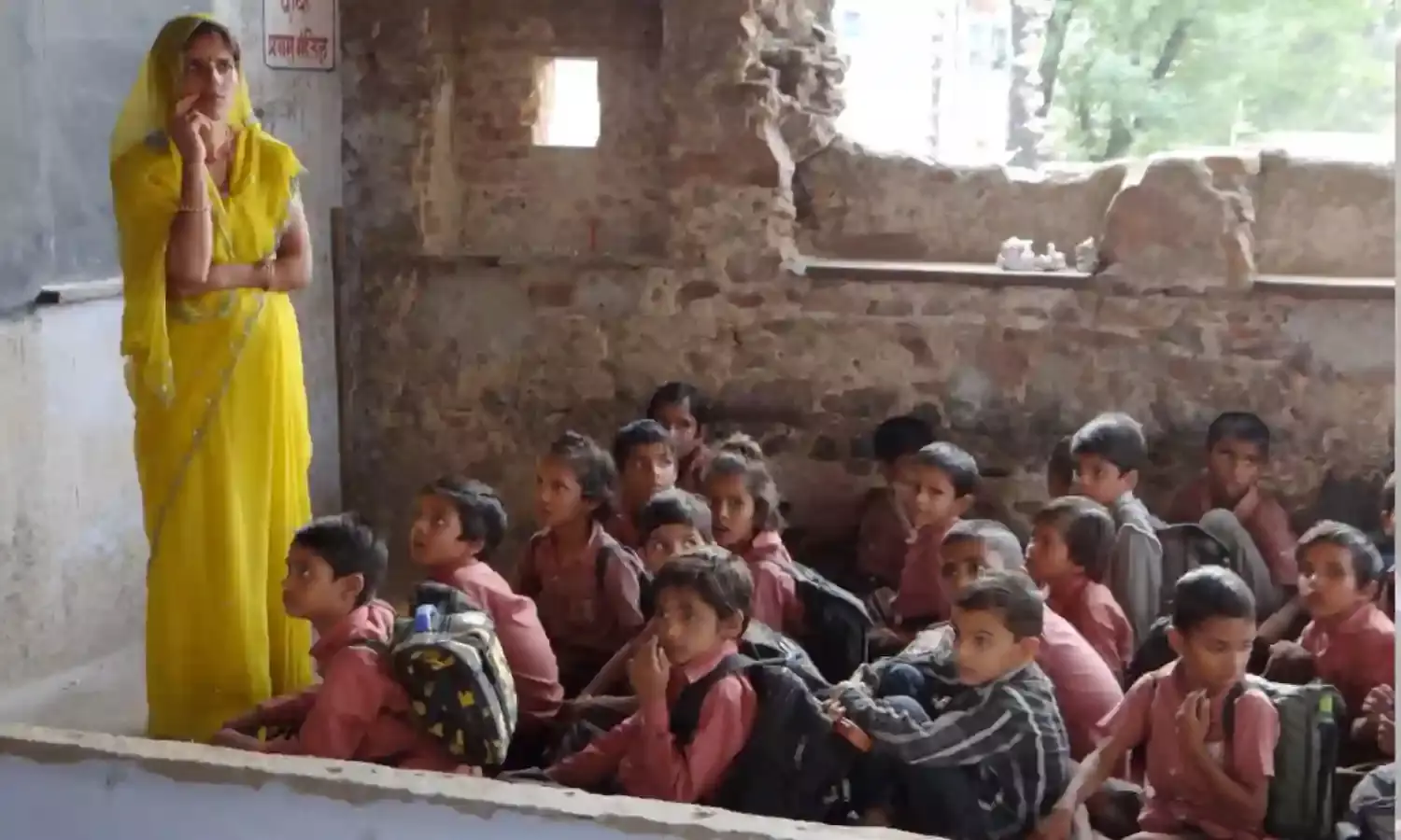 देश में कम बच्चे स्कूल से बाहर, लेकिन बच्चों के सीख पाने पर उठ रहे हैं सवाल।