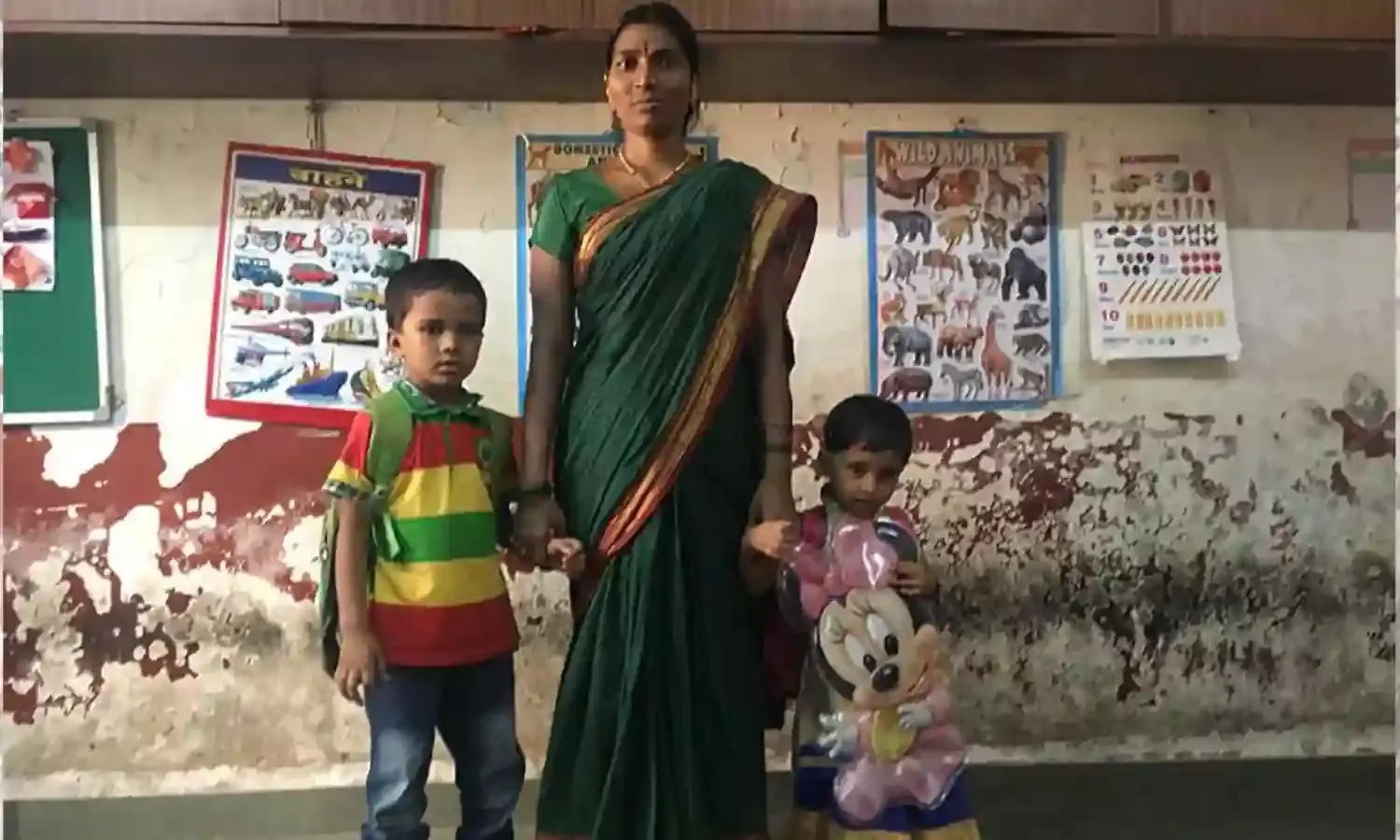 राष्ट्रीय क्रेच योजना के लिए फंड में सरकार ने की कटौती, गरीब कामकाजी माताओं की मुश्किलें बढ़ीं