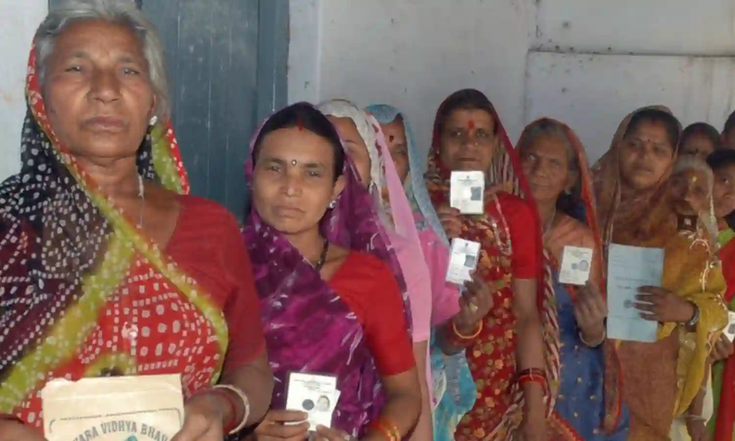 महिला मतदाताओं में वृद्धि, फिर भी उनके मतदान में सुधार नहीं