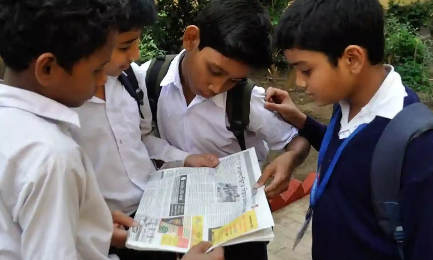 स्कूलों में अधिक वर्ष बिताए हुए लोगों का भी मीडिया से रिश्ते में गिरावट