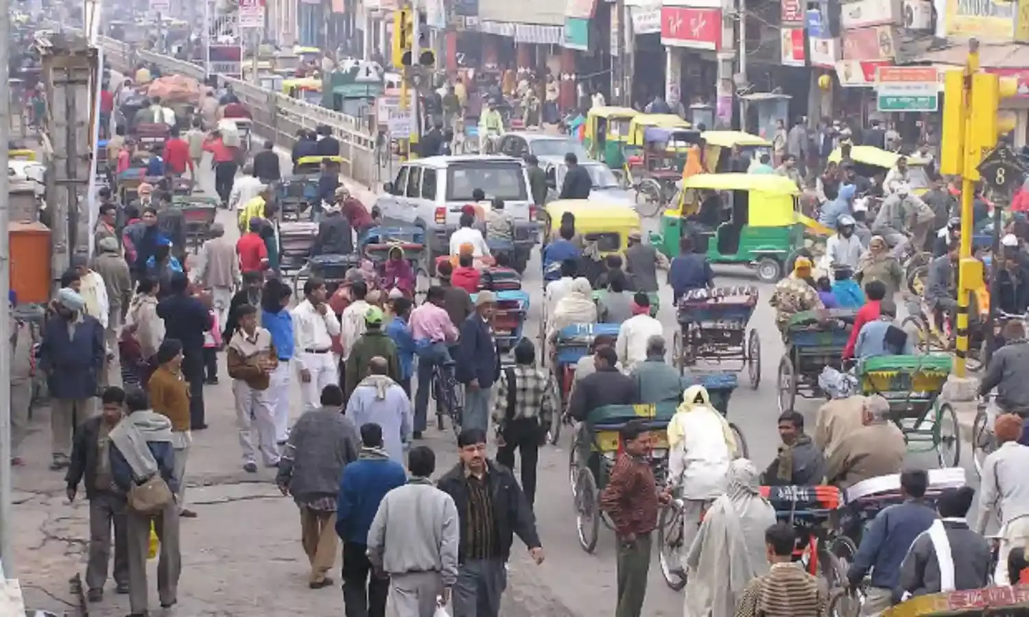 एक दशक में विश्व बैंक के छह शासन संकेतक में से केवल एक में भारत की प्रगति