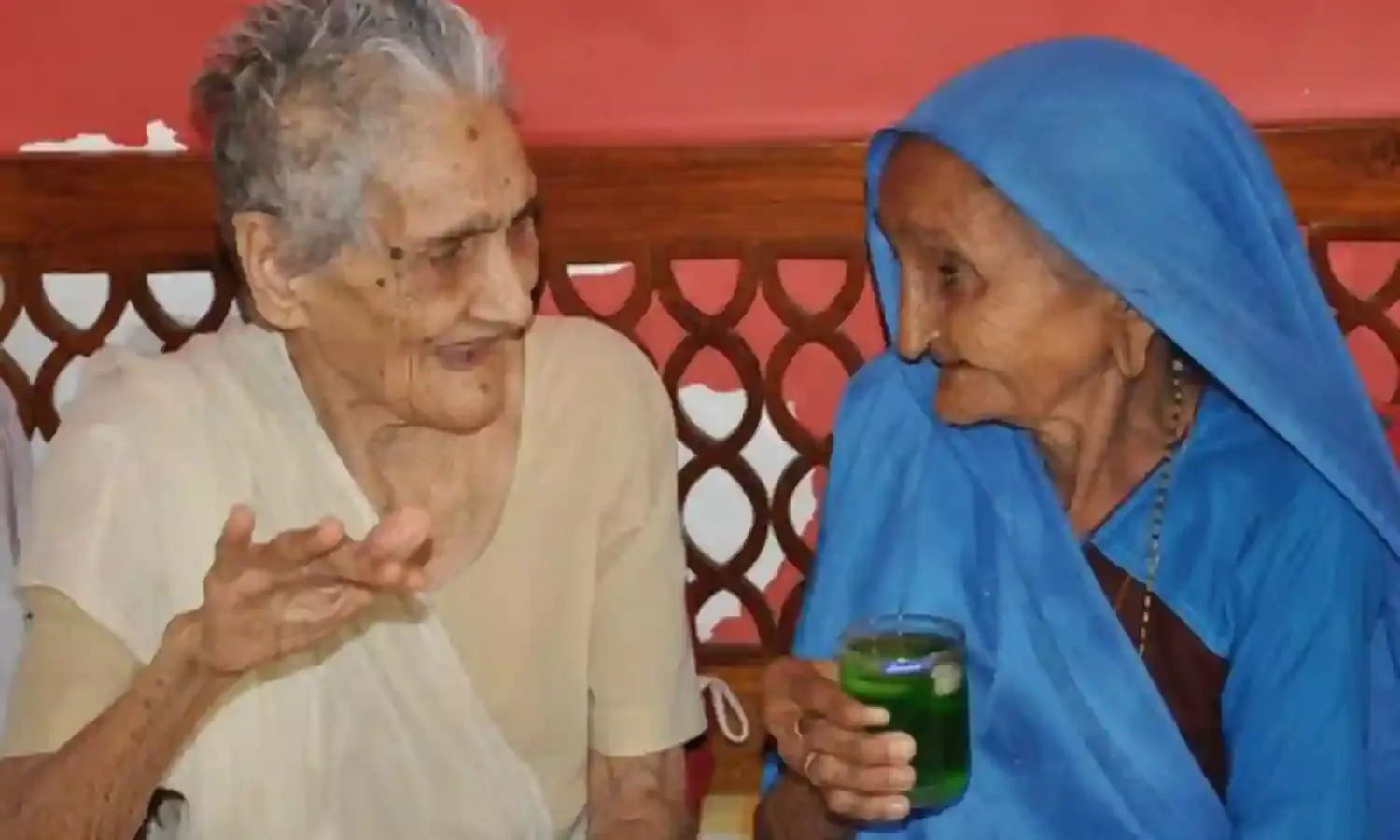 भारत में 60+ की आबादी तेजी से बढ़ रही है, लेकिन सार्वजनिक नीति में बुजुर्गों की मदद के लिए ठोस रूपरेखा नहीं