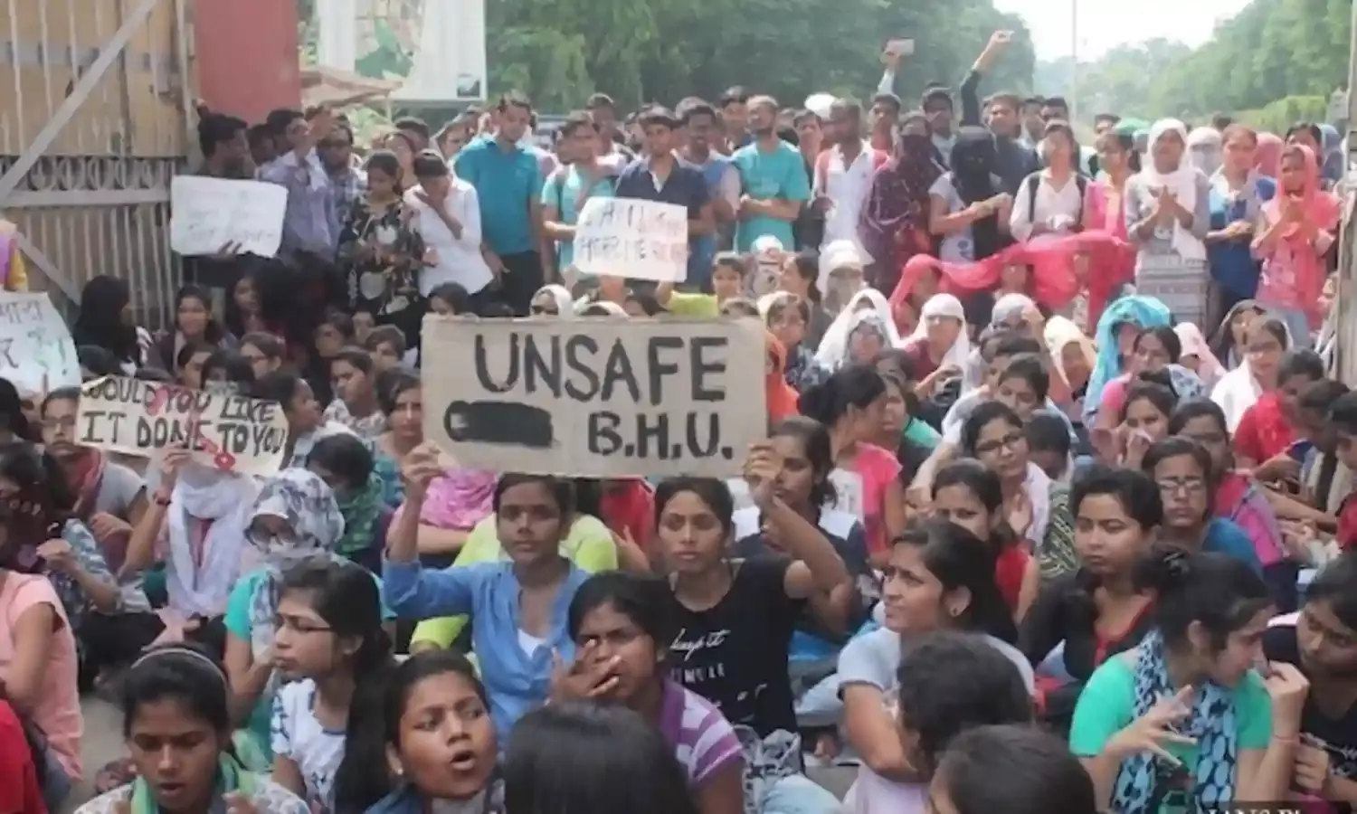 उत्तर प्रदेश पुलिस ने 1200 बीएचयू छात्रों के खिलाफ किया मामला दर्ज, राज्य भर में यौन उत्पीड़न में 33 फीसदी वृद्धि