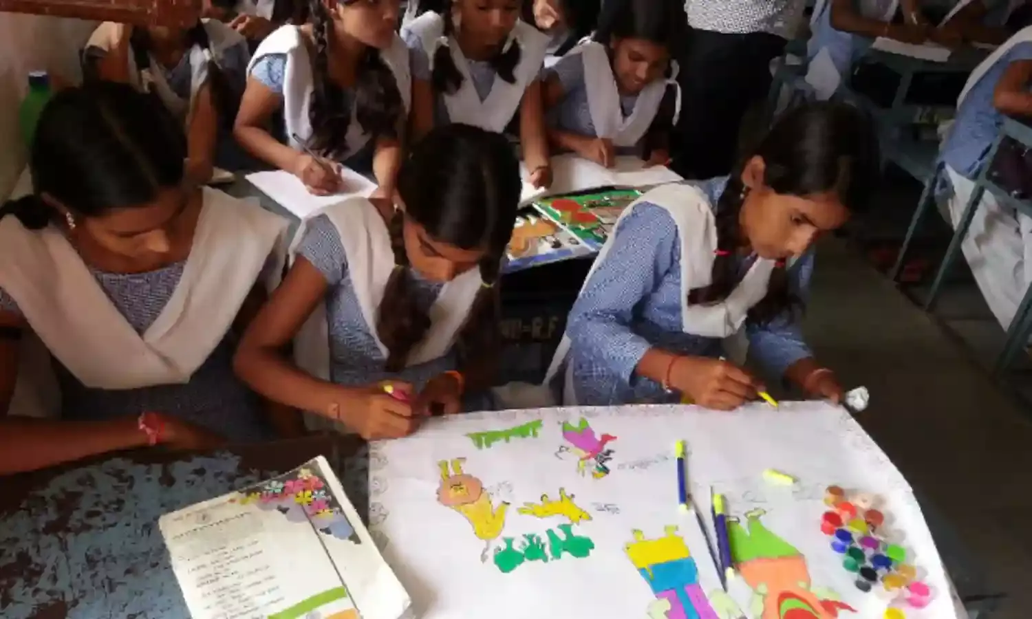 कभी सोचा आपने, स्कूलों में अनुपस्थित क्यों रहते हैं शिक्षक?