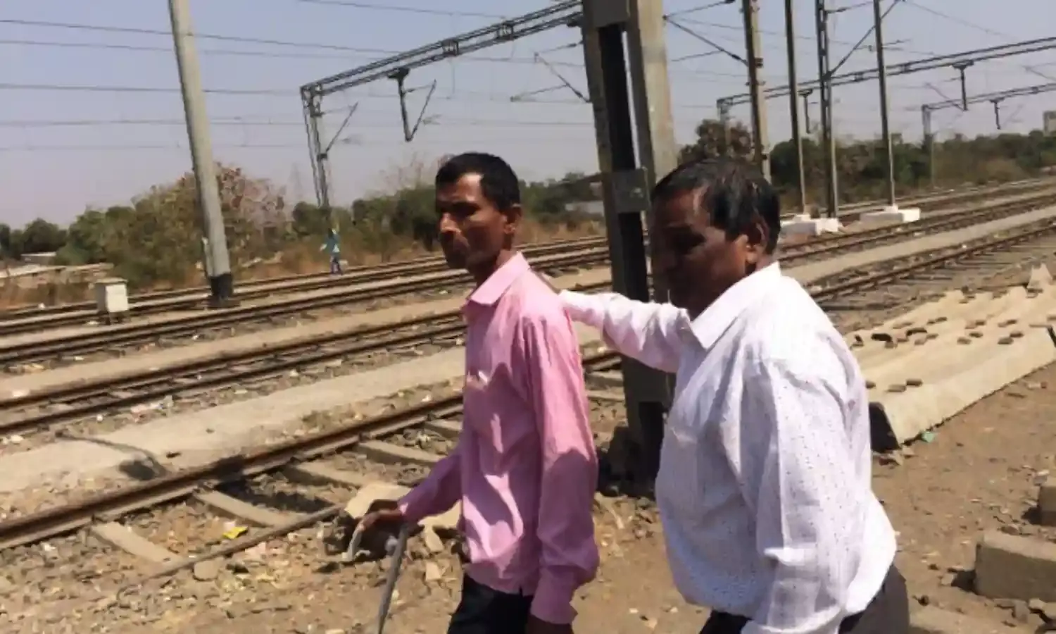 आजीविका और सम्मान के लिए दृष्टिहीन लोगों के संघर्ष की कहानी सुननी हो तो वांगणी आएं...