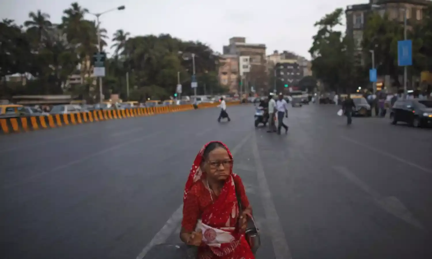 गरीब दिखेंगे तो आप हो जाएंगे गिरफ्तार