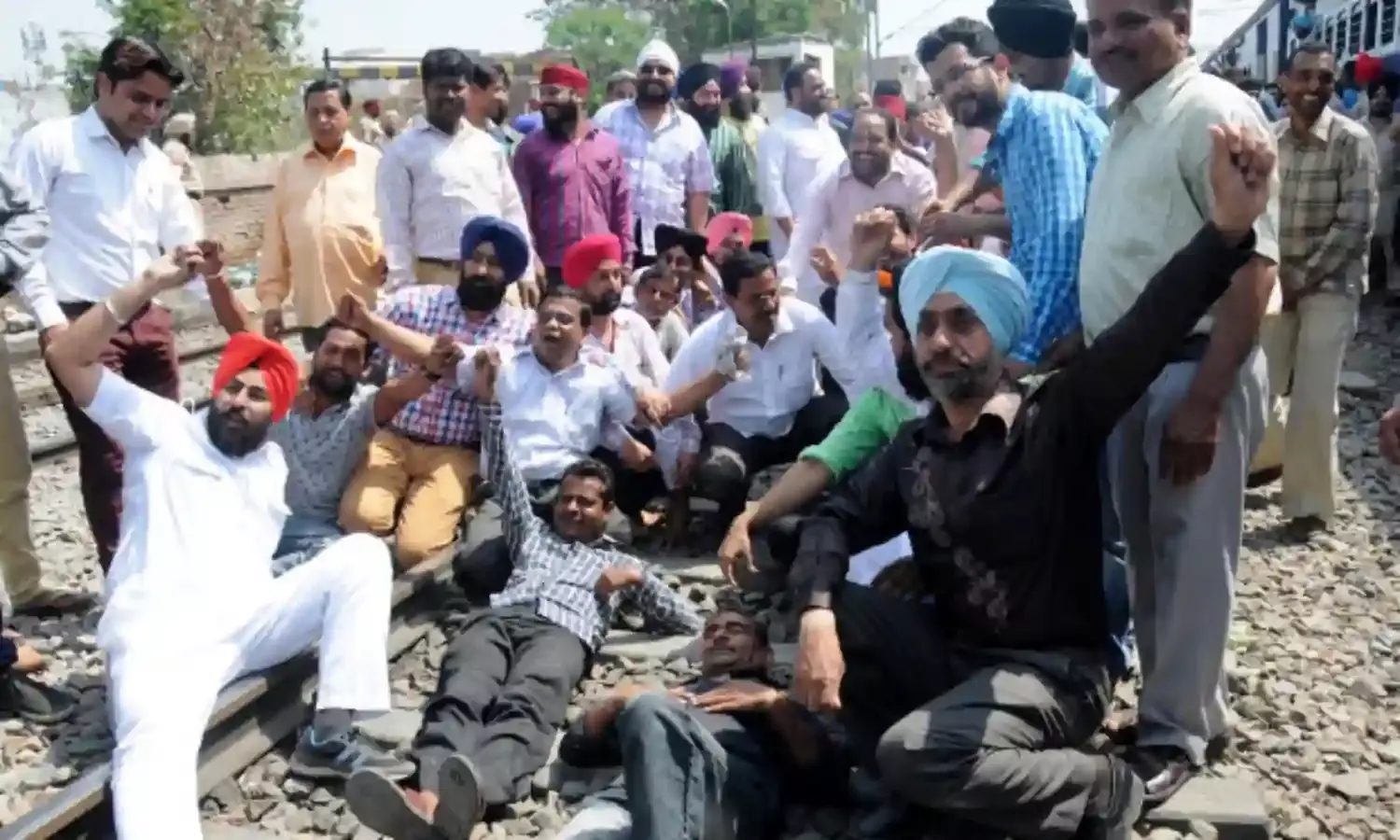 पंजाब में फीकी होती समृद्धि, राज्य में बढ़ती बेरोजगारी और अशांति