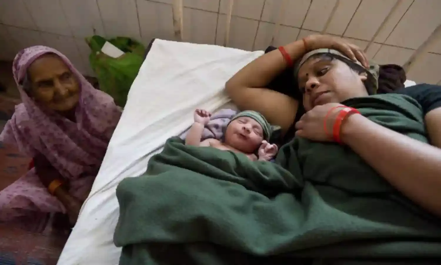 अधिक महिलाओं का प्रसव अस्पताल में, फिर भी प्रसव के समय हो रही है अधिक बच्चों की मृत्यु