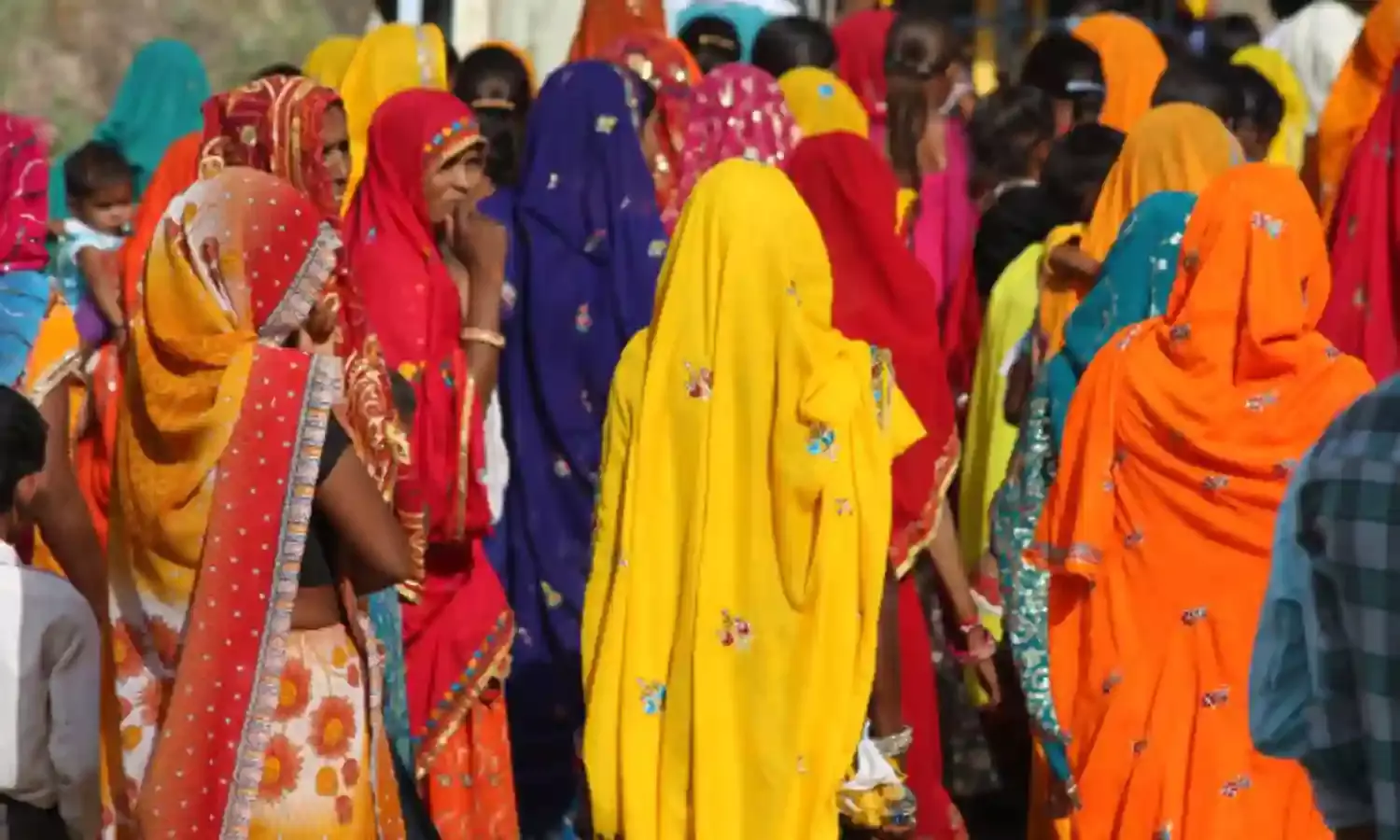 देश में 65 फीसदी महिलाएं साक्षर, लेकिन सिर्फ 5 फीसदी महिलाएं खुद चुन सकती हैं अपना जीवनसाथी