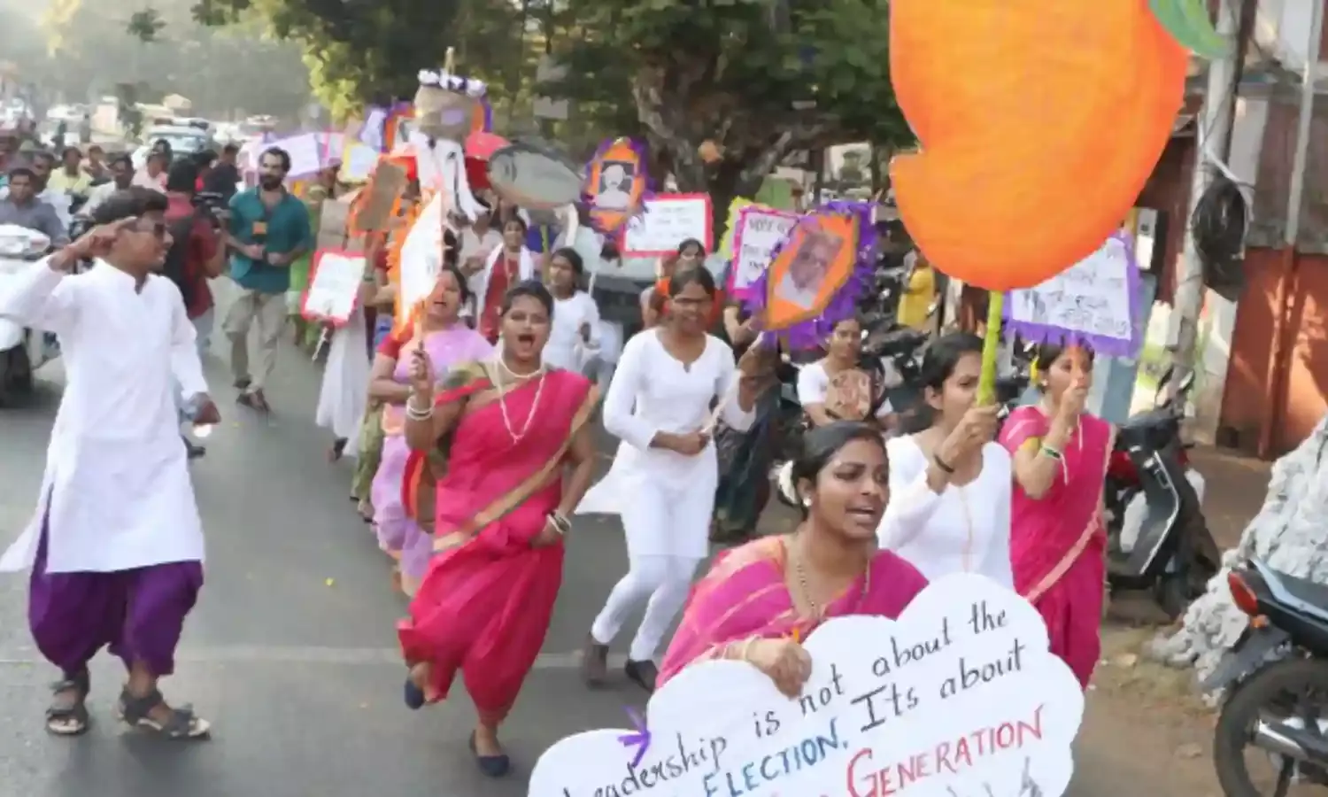 मुफ्त पेट्रोल से मुफ्त वाईफाई तक – छोटे से गोवा के लिए बड़े-बड़े वादे