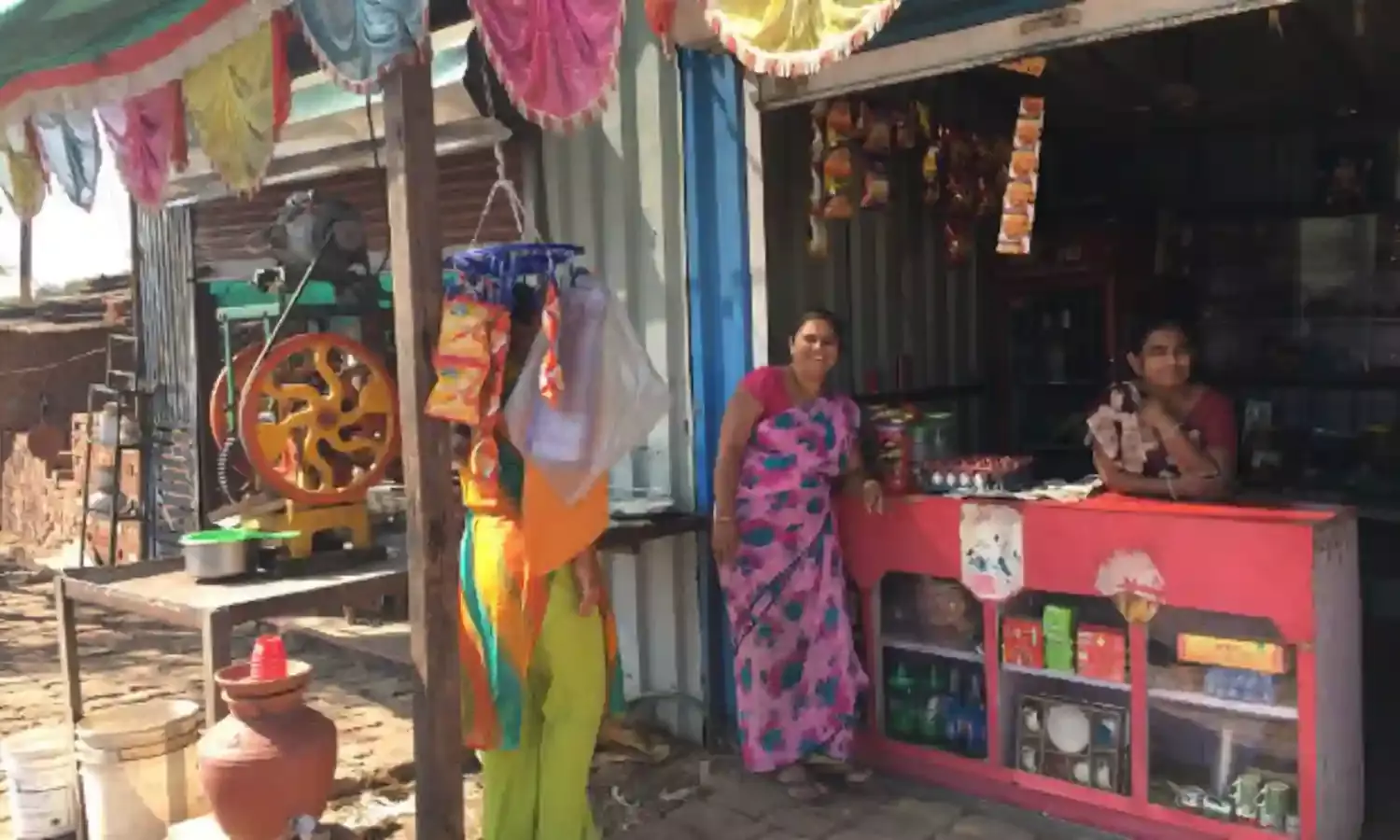 नोटबंदी के बाद  छोटे दुकानदारों का संघर्ष जारी, लेकिन मोदी के समर्थकों की कमी नहीं