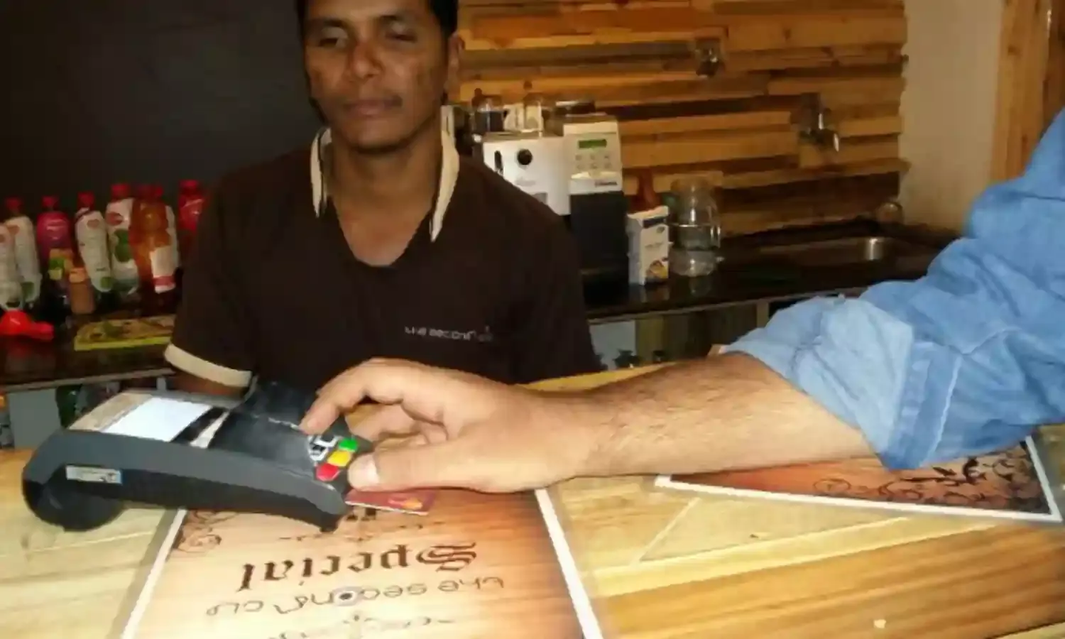 चार आधार पर टिका है भारत में कैशलेस लेन-देन का विस्तार