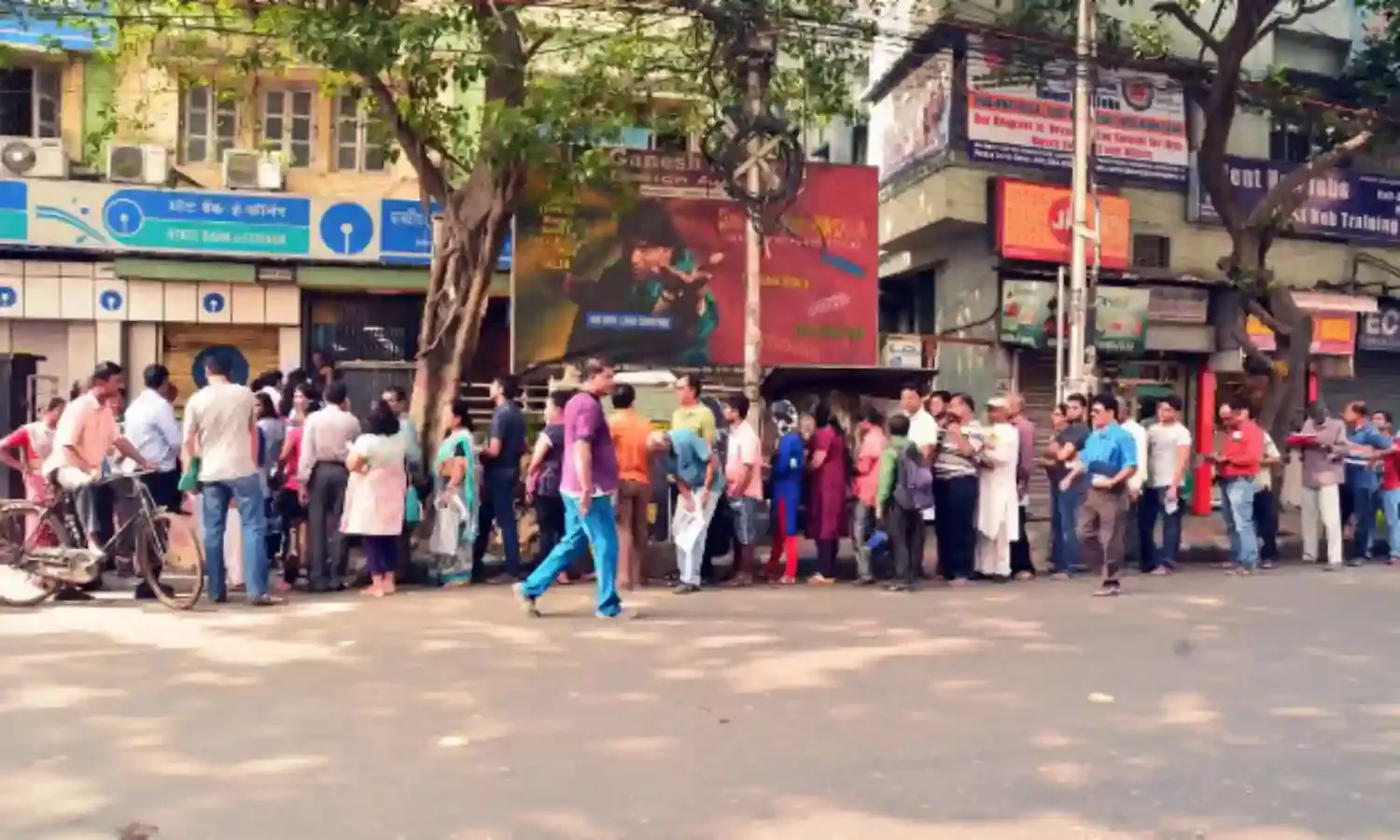 #नोटबंदी प्रभाव: निकासी के मुकाबले बैंक में जमा राशि 5 गुना अधिक