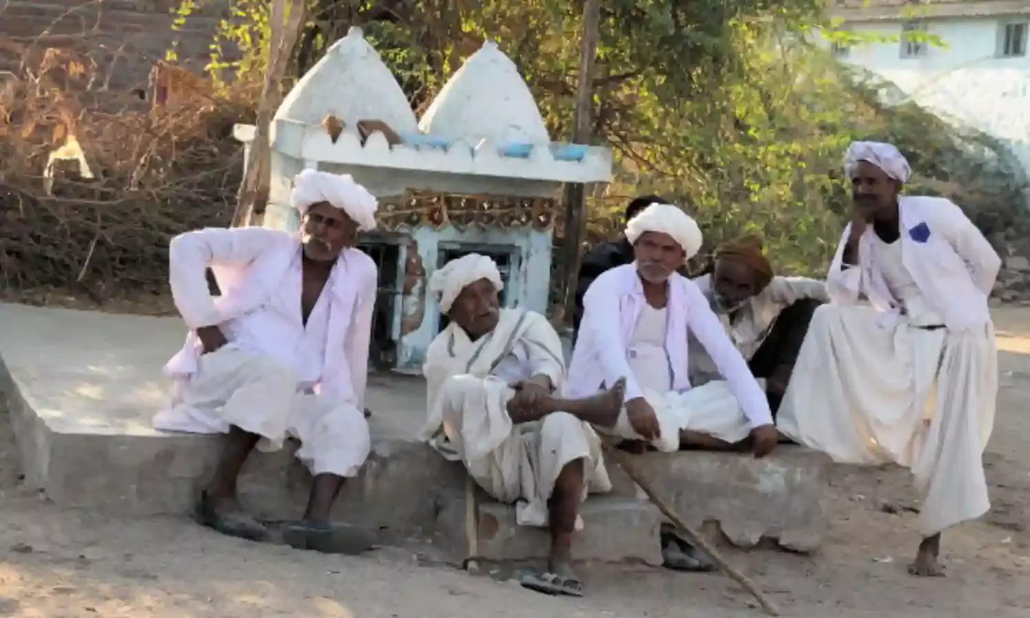 77% भारतीय अभिभावक वृद्धावस्था में रहना चाहते हैं बेटों के साथ