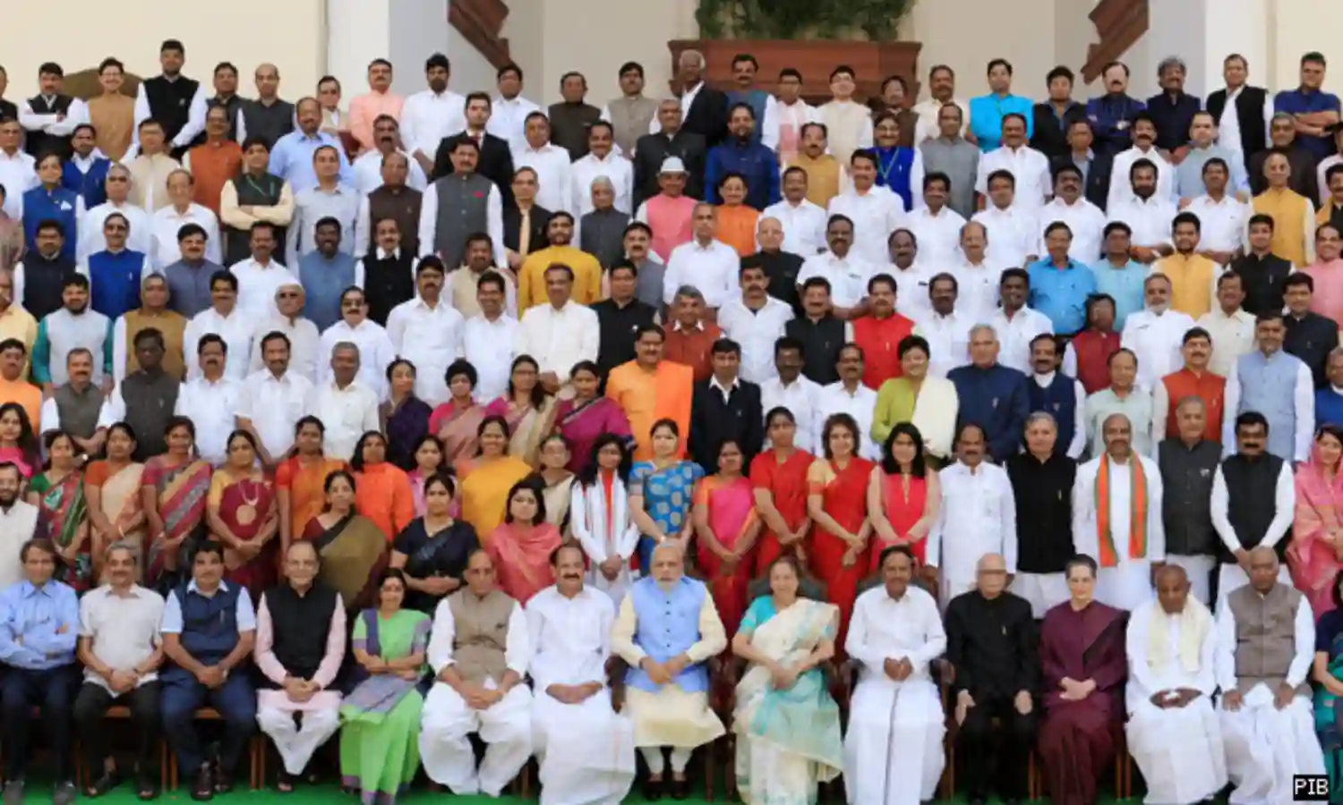 उग्र विधायकों की सूची में बीजेपी, कांग्रेस सबसे आगे