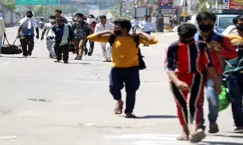 लॉकडाउन से हुई प्रवासी मज़दूरों की वापसी से उत्तर प्रदेश और बिहार के सामने नई चुनौती