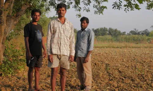 झारखंड में ज़मीन के रिकॉर्ड को डिजिटल बनाने की कोशिश कुछ लोगों से ज़मीन का मालिकाना हक़ छीन रही है झारखंड में ज़मीन के रिकॉर्ड को डिजिटल बनाने की कोशिश कुछ लोगों से ज़मीन का मालिकाना हक़ छीन रही है