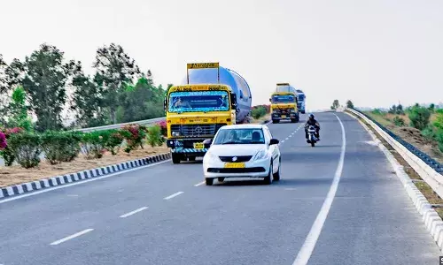 ट्रैफ़िक नियमों के पालन में ढिलाई और प्रशिक्षण की कमी का नतीजा है भारत में बढ़ती सड़क दुर्घटनाएं ट्रैफ़िक नियमों के पालन में ढिलाई और प्रशिक्षण की कमी का नतीजा है भारत में बढ़ती सड़क दुर्घटनाएं