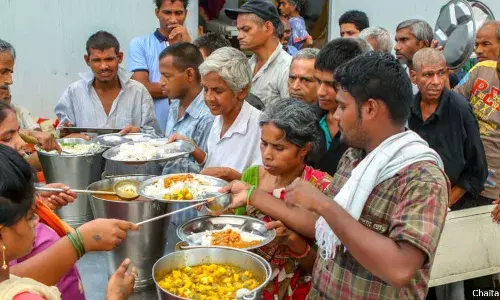 परोपकार के मामले में पड़ोसी देशों से पीछे हैं भारतीय परोपकार के मामले में पड़ोसी देशों से पीछे हैं भारतीय