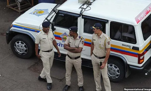 दिन में 14 घंटे काम, बाहरी दबाव और मानसिक तनाव से जूझती भारतीय पुलिस फ़ोर्स