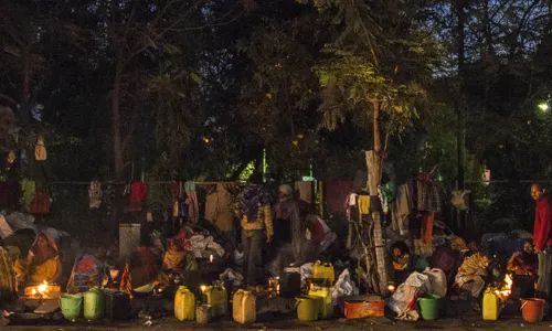 क्यों, भारत का नया वेज कोड, प्रवासी मजदूरों को और ग़रीब बना देगा? क्यों, भारत का नया वेज कोड, प्रवासी मजदूरों को और ग़रीब बना देगा?