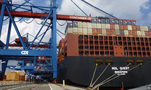 इंफ्रास्ट्रक्चर, रीअल्टी ट्रस्ट अब एसईजेड में बिजनेस स्थापित कर सकते हैं, लेकिन क्या इससे एक्सपोर्ट बढेगा?