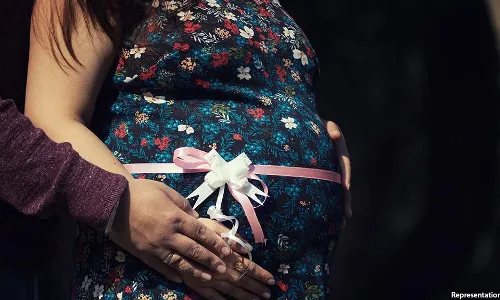 लगभग तय: सिंगल पेरेंट्स, समलैंगिकों, लिव-इन कपल्स के लिए सरोगेसी बैन लगभग तय: सिंगल पेरेंट्स, समलैंगिकों, लिव-इन कपल्स के लिए सरोगेसी बैन