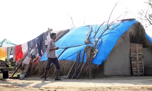 भारत में अंतरराज्यीय प्रवासियों को नागरिकता से कैसे वंचित रखती हैं राज्य सरकारें भारत में अंतरराज्यीय प्रवासियों को नागरिकता से कैसे वंचित रखती हैं राज्य सरकारें