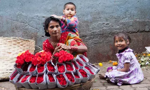 वेतनवाले नियमित काम के शेयर में वृद्धि, लेकिन महिलाओं की स्व-नयोजित होने की संभावना ज्यादा वेतनवाले नियमित काम के शेयर में वृद्धि, लेकिन महिलाओं की स्व-नयोजित होने की संभावना ज्यादा