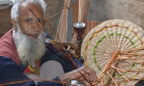 जम्मू-कश्मीर को तम्बाकू देता है उच्च टैक्स राजस्व और सीओपीडी संकट भी जम्मू-कश्मीर को तम्बाकू देता है उच्च टैक्स राजस्व और सीओपीडी संकट भी