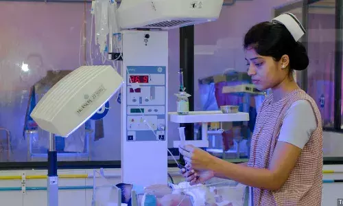 स्टाफ की कमी, फंड की कमी और देरी से भारत का हेल्थकेयर सिस्टम संकट में स्टाफ की कमी, फंड की कमी और देरी से भारत का हेल्थकेयर सिस्टम संकट में