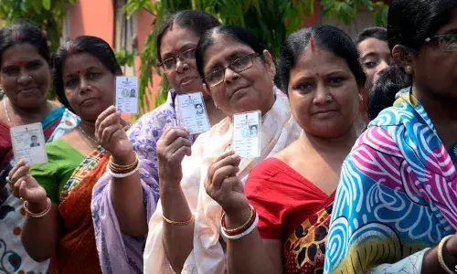 वोट देने वाली महिलाओं की संख्या में बढ़ोतरी, लेकिन महिला उम्मीदवारों की संख्या कम वोट देने वाली महिलाओं की संख्या में बढ़ोतरी, लेकिन महिला उम्मीदवारों की संख्या कम